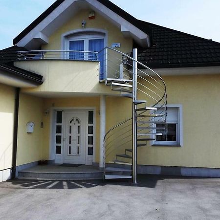 Natasha'S Garden House Apartment Dol pri Ljubljani Luaran gambar