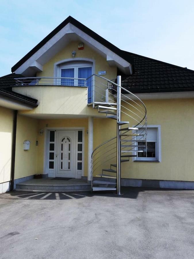 Natasha'S Garden House Apartment Dol pri Ljubljani Luaran gambar